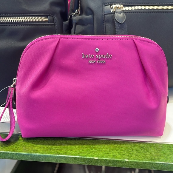 Kate Spade Chelsea Nylon Cosmetic Bag
Baja Rose
NWT - Picture 13 of 16